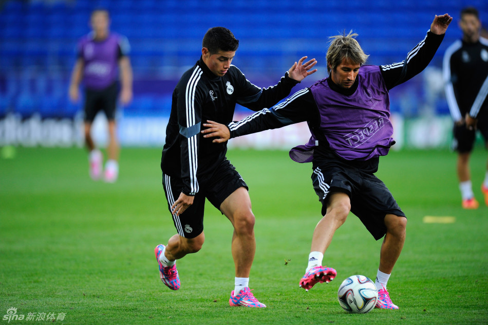 3377体育官方网站-集结日新疆广汇备战欧超杯；防线松动细节曝光；底气十足；控场能力受关注的简单介绍